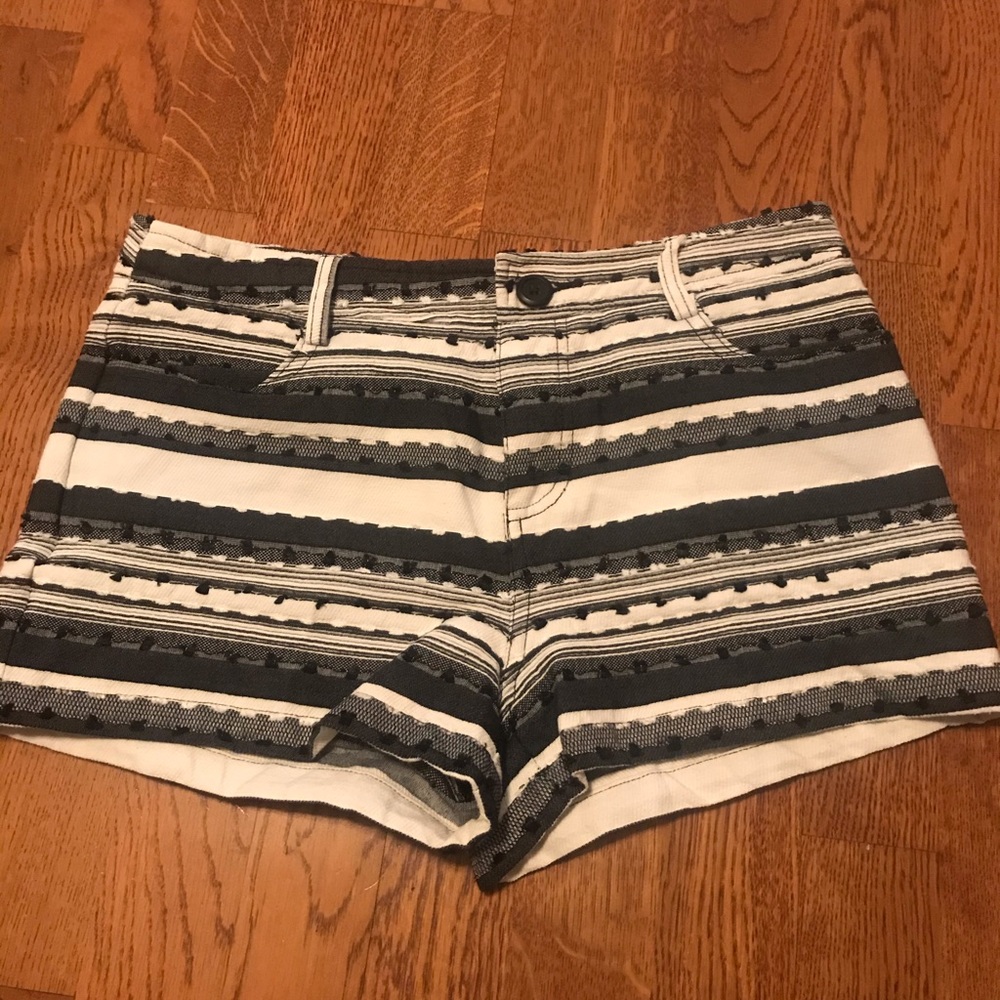 BB Dakota black and white shorts